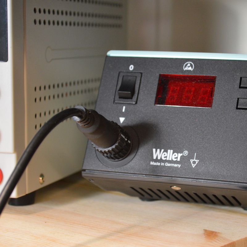 Weller soldering station WSD 81i